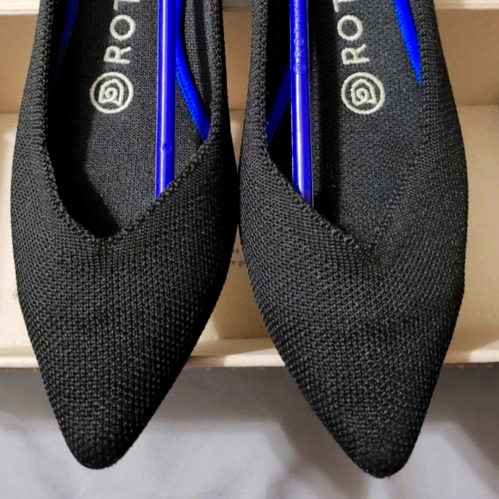 Rothy's size 6. Good Condition. The Point. Black